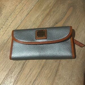 USED Dooney&Bourke continental wallet